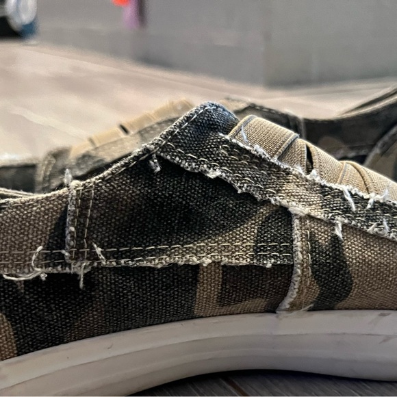 Blowfish 7.5 slip-on camo sneakers - Picture 5 of 7